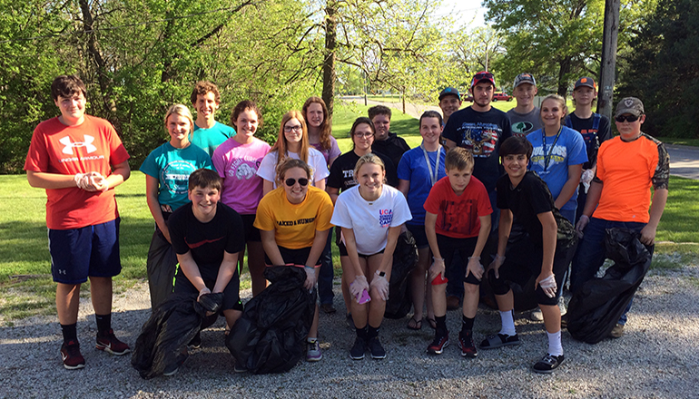 Trenton FFA Picks Up Trash 2018