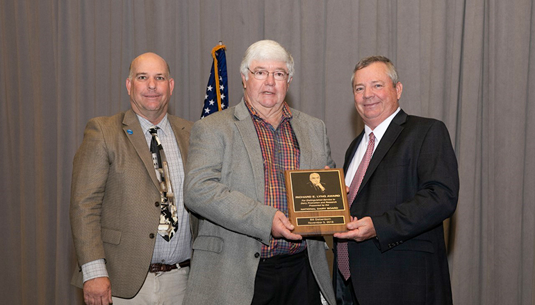 Bill Siebenborn Receives Award