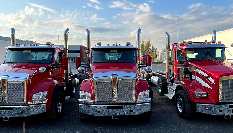 18 Wheel Trucks or big rigs parked on lot (Photo by Jeremy Bezanger on Unsplash)