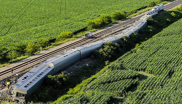 Amtrak Train Derailment near Mendon, Missouri (Photo courtesy Associated Press)