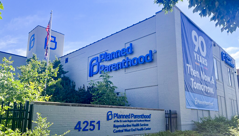 Planned Parenthood Building (Photo by Tessa Weinberg - Missouri Independent)