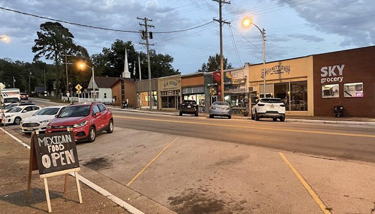 Main Street in Noel, Missouri (Photo by Clara Bates - Missouri Independent).