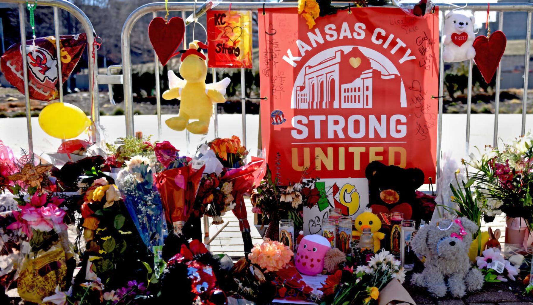 Memorial at site of Kansas City (KC) shooting (Photo by Anna Spoerre - Missouri Independent).